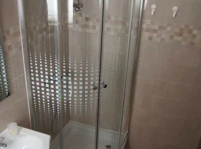 Muzic Budget Double לינה וארוחת בוקר